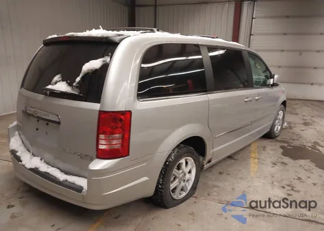 2010 Chrysler Town & Country Touring из США, поврежденный, VIN 2A4RR5D12AR271771
